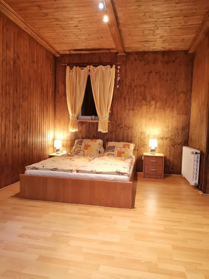 Prazdninovy Byt Arin Apartment Jachymov Exterior photo